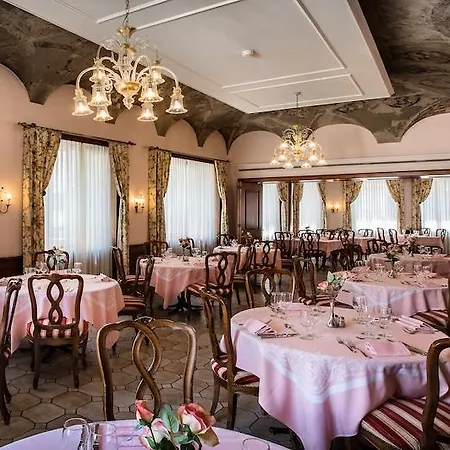 Easyrooms Dell'angelo بيت شباب *