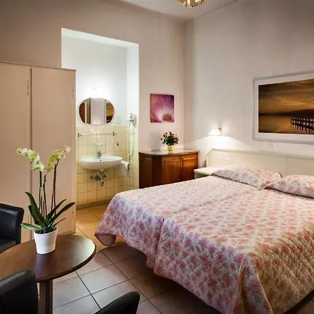 بيت شباب Easyrooms Dell'angelo لوكارنو